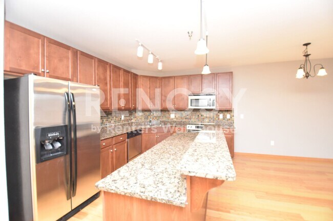Building Photo - Stunning 1 Bedroom 1 Bathroom in Saint Louis Park!