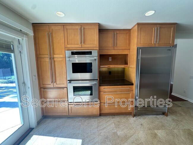 Building Photo - 1390 Calle Pecos