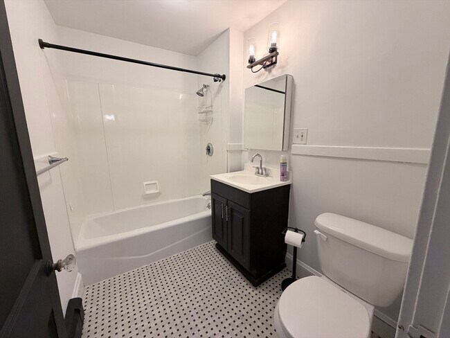 Building Photo - 9 Hollis St