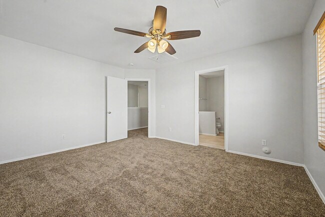 Building Photo - 7042 W Mercer Ln