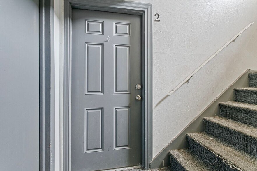 Building Photo - 330 Vehr Dr