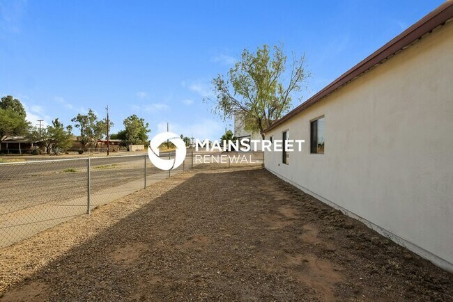 Building Photo - 3 Bedroom Pet-Friendly Home in TUCSON, AZ with Main Street Renewal