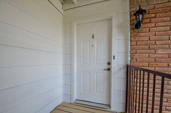 Building Photo - 8810 Ilona Ln