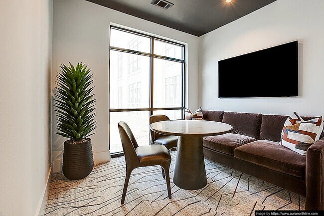Building Photo - 541 J Pl