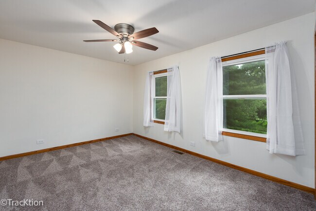Building Photo - 24200 W Deer Ridge Ln
