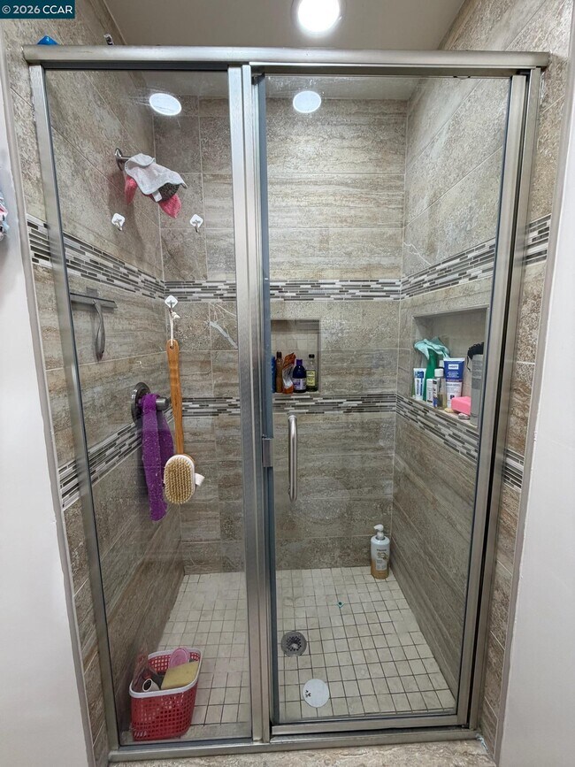 Building Photo - 6 Basin Ct