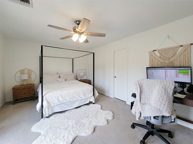 Building Photo - 755 Bering Dr