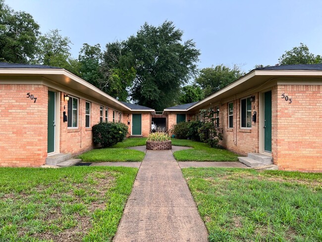 Primary Photo - 507 S Fannin Ave