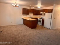 Building Photo - 2 Bed / 1 Batth Duplex in South Anchorage