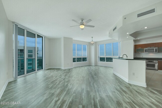 Building Photo - 241 Riverside Dr