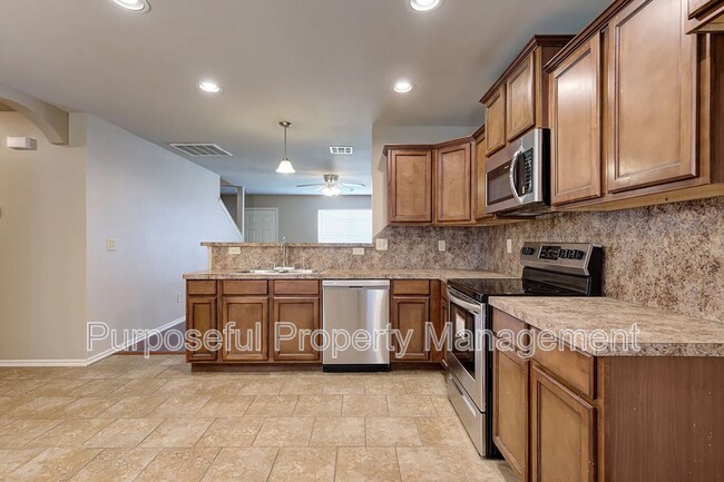 Building Photo - 615 W Shadow Ridge Way