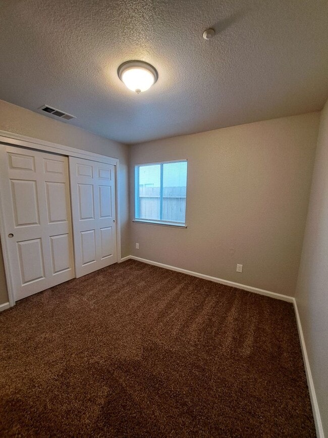 Building Photo - Move-In Special: First Month Free—Don’t Mi...