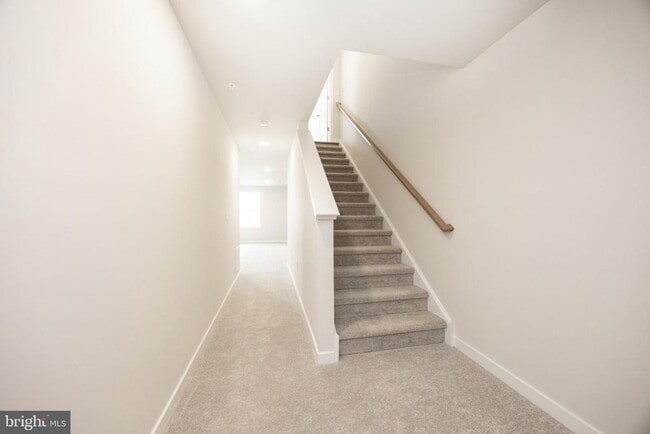 Building Photo - 245 Talucci Dr