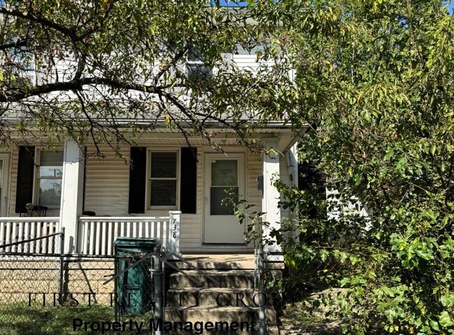 Primary Photo - 738 S 6th St