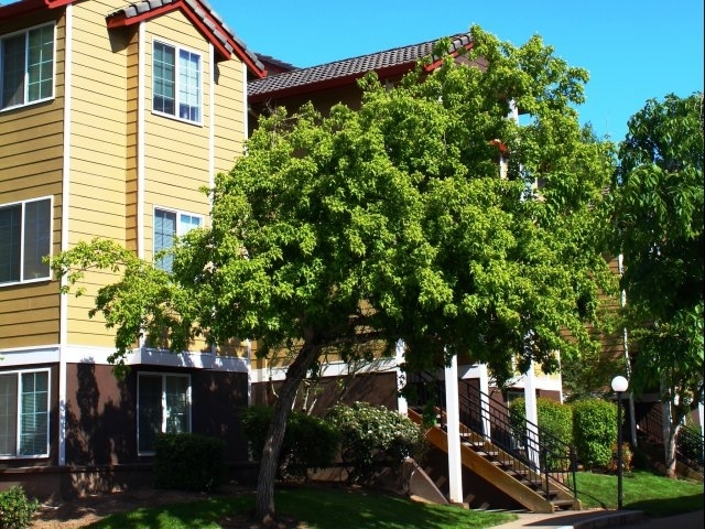 Building Photo - Hathaway Court Apartments