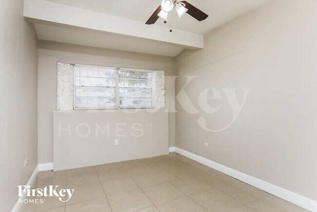 Building Photo - 7560 Venetian St