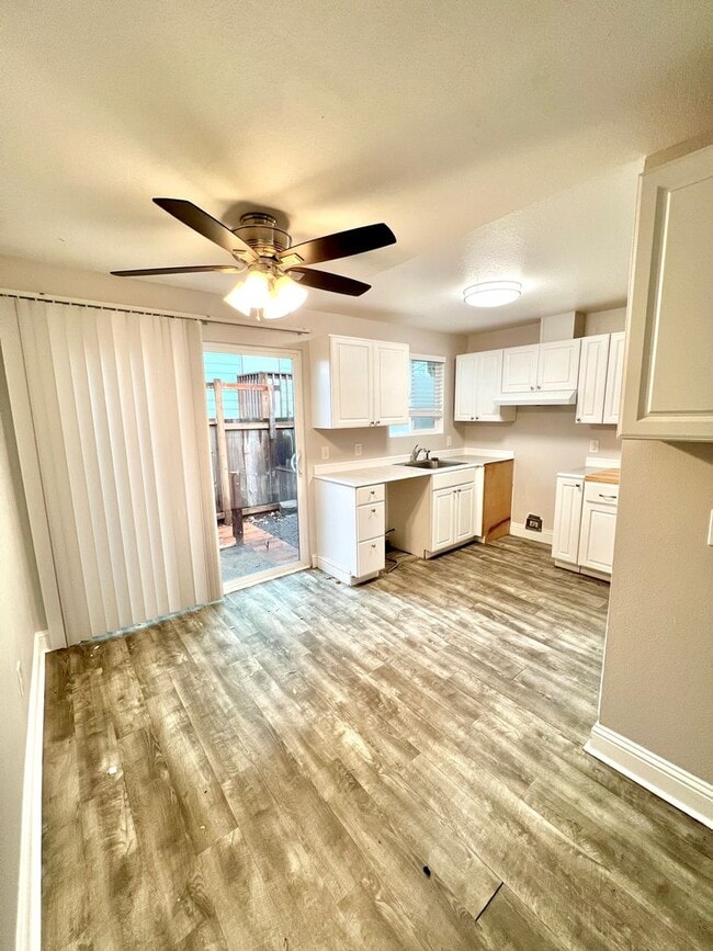 Building Photo - LUPUS01