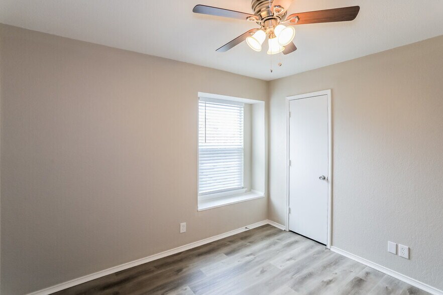 Building Photo - 5320 Rowcrop Dr