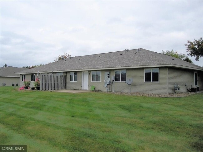 Building Photo - 626 W 8th St