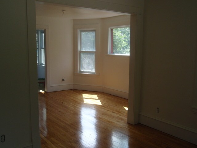 Building Photo - 1709 Buchanan St NE