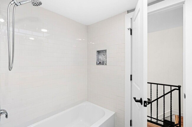 Building Photo - 629 Sears St