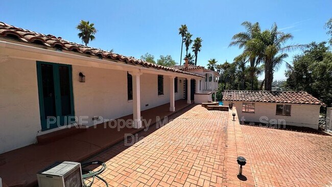 Building Photo - 2108 Alta Vista Dr