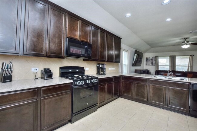 Building Photo - 8072 Bassano Dr