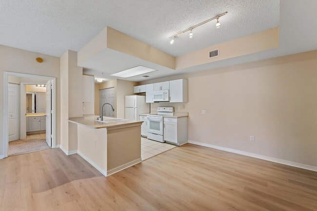 Building Photo - 2807 Veronia Dr