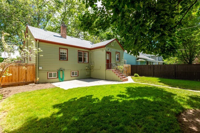 Building Photo - 1411 W Fort St