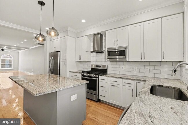 Building Photo - 1814 Jackson St