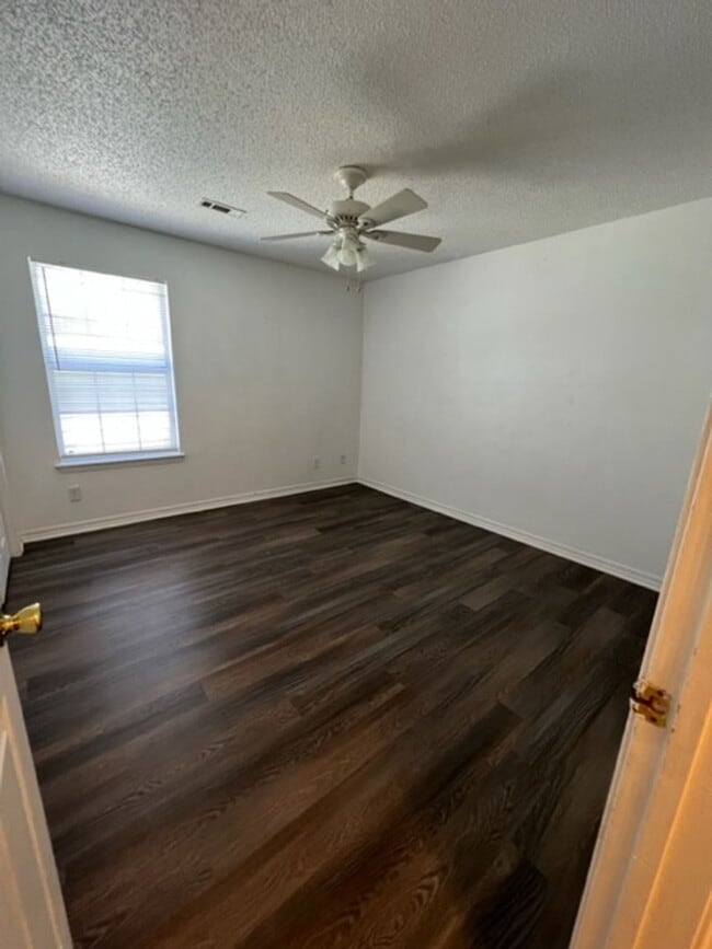 Building Photo - *COMING JULY* Easy Living! 2BR/1.5BA with Garage & Lawn Care Included *No Pets*