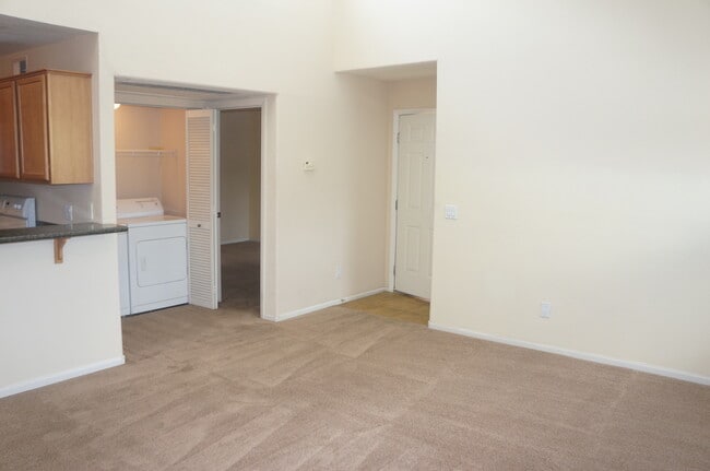 Building Photo - WONDERFUL 2 BEDROOM CONDO ON SECOND FLOOR