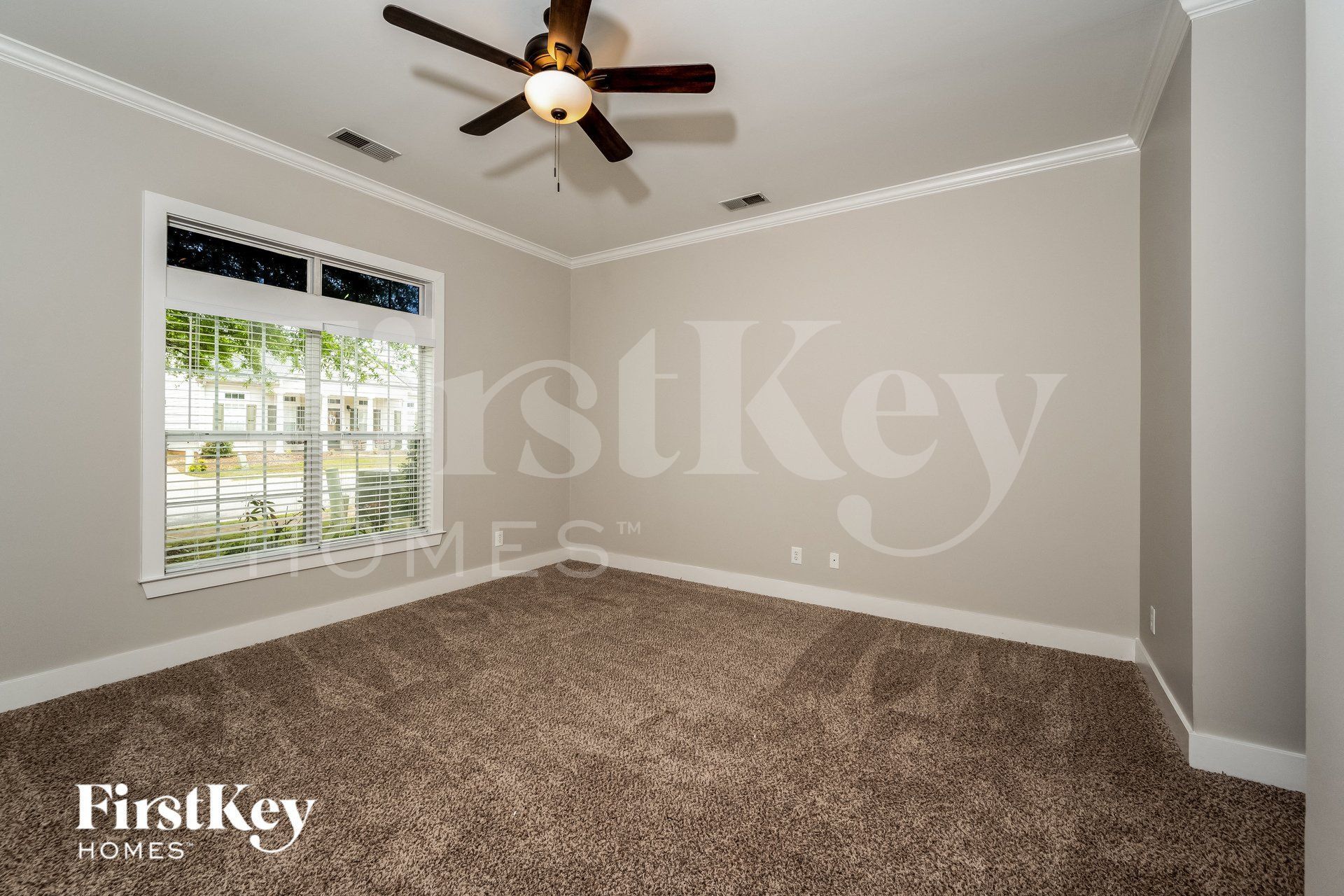 Building Photo - 4598 Clubview Dr