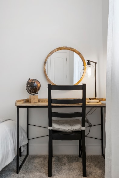 Building Photo - 639 W 16th St