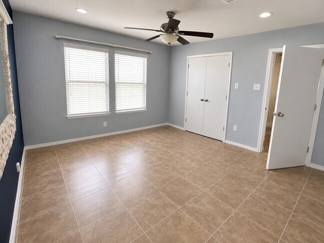 Building Photo - 1518 Perennial Ln