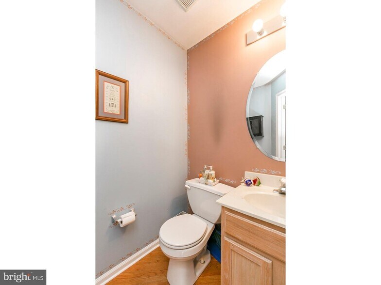 Building Photo - 556 Cork Cir