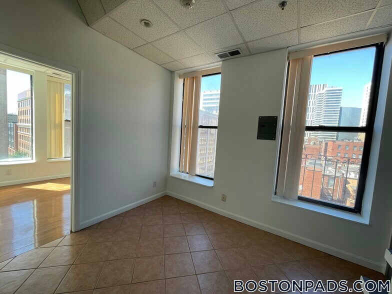 Building Photo - 72 Kneeland St