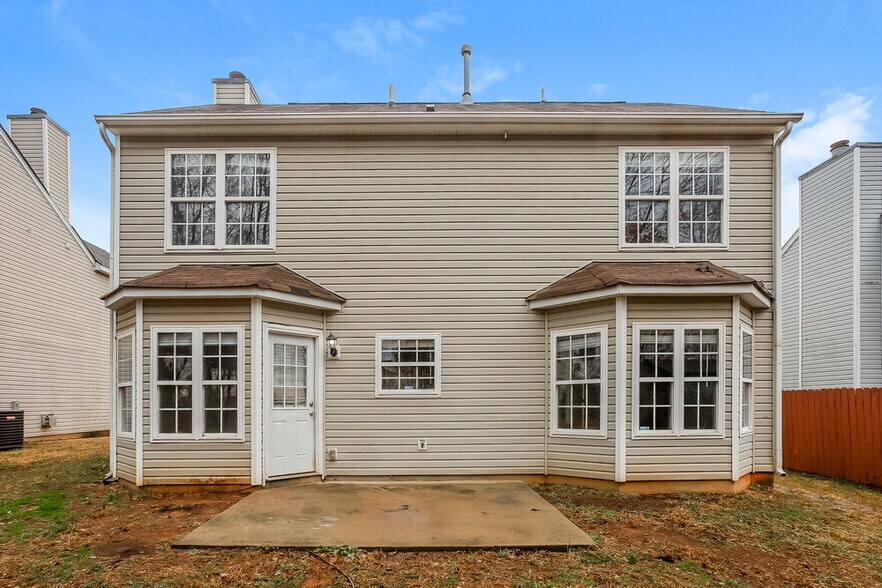 Building Photo - 7103 Fox Point Dr