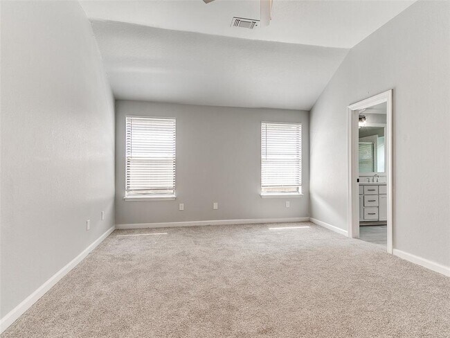 Building Photo - 5612 SE 87th St