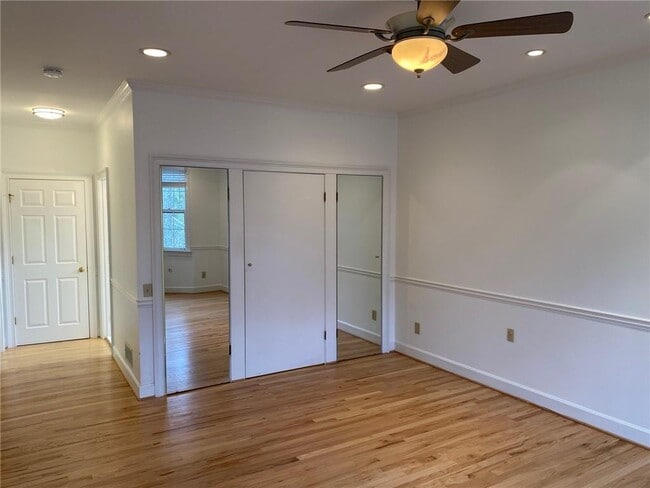 Building Photo - 7155 Roswell Rd