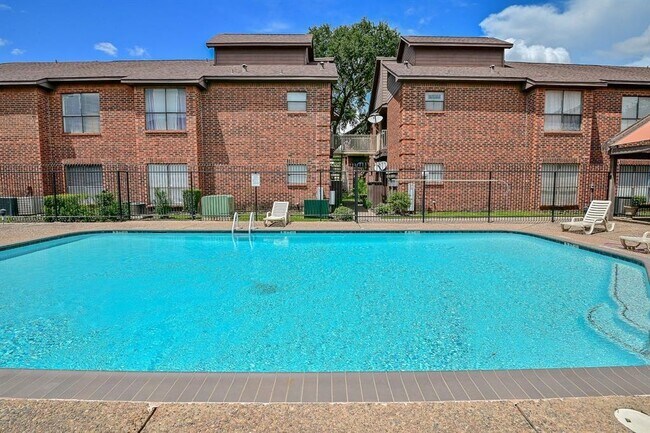 Building Photo - 3100 Walnut Bend Ln