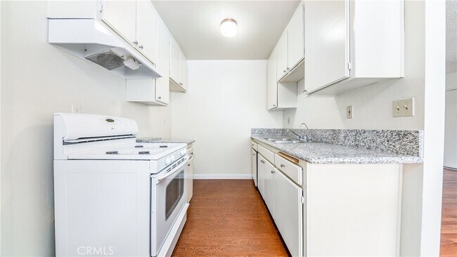Building Photo - 6045 Hazelhurst Pl