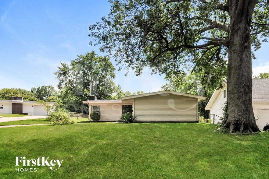 Building Photo - 2420 Cherry