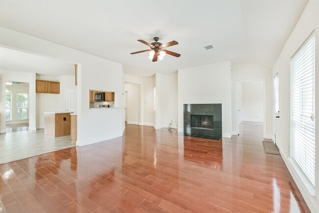 Building Photo - 7 Heron Hollow Ct