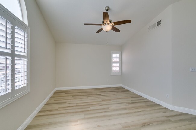 Building Photo - Beautiful 4-Bedroom Home Near Downtown Sum...