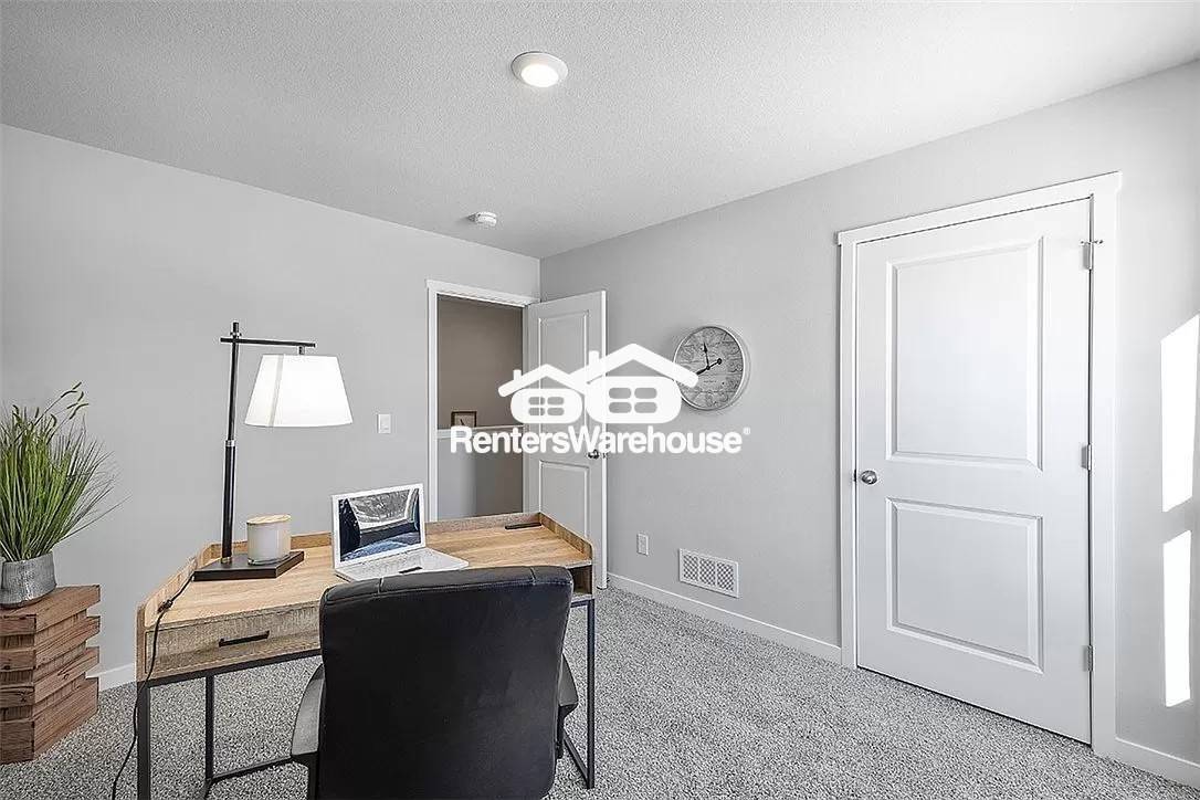 Building Photo - 2205 Bugge Dr