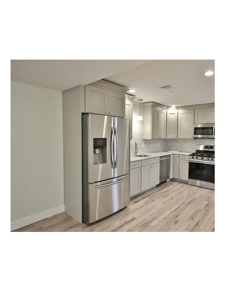 Building Photo - 37 Pine St