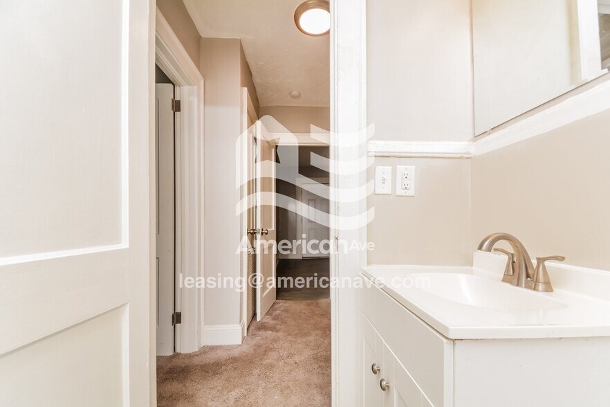 Building Photo - 130 Kensington Cir