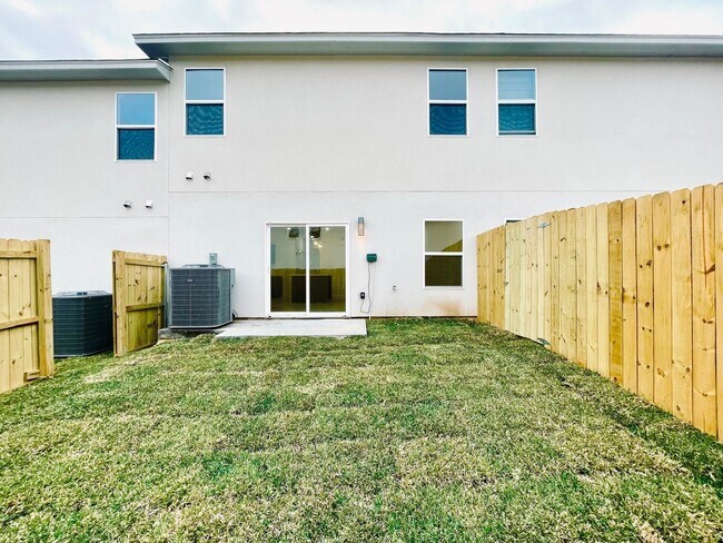 Building Photo - 9915 Borna Dr