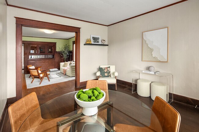 Building Photo - Charming 1 Bedroom  Downstairs Unit